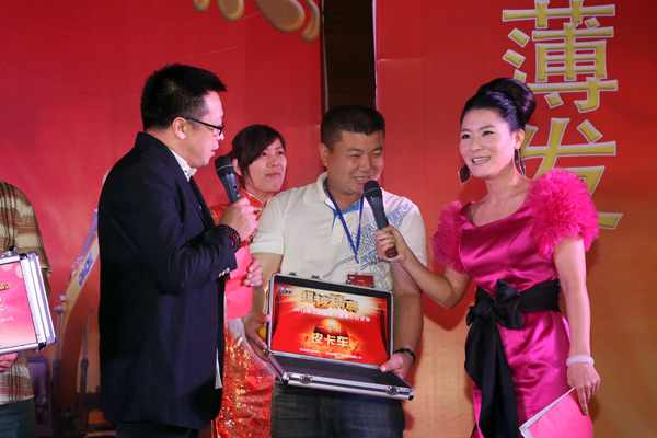 路友公司—2013年杏彩·电子（中国）官方网站挖掘机订货会客户