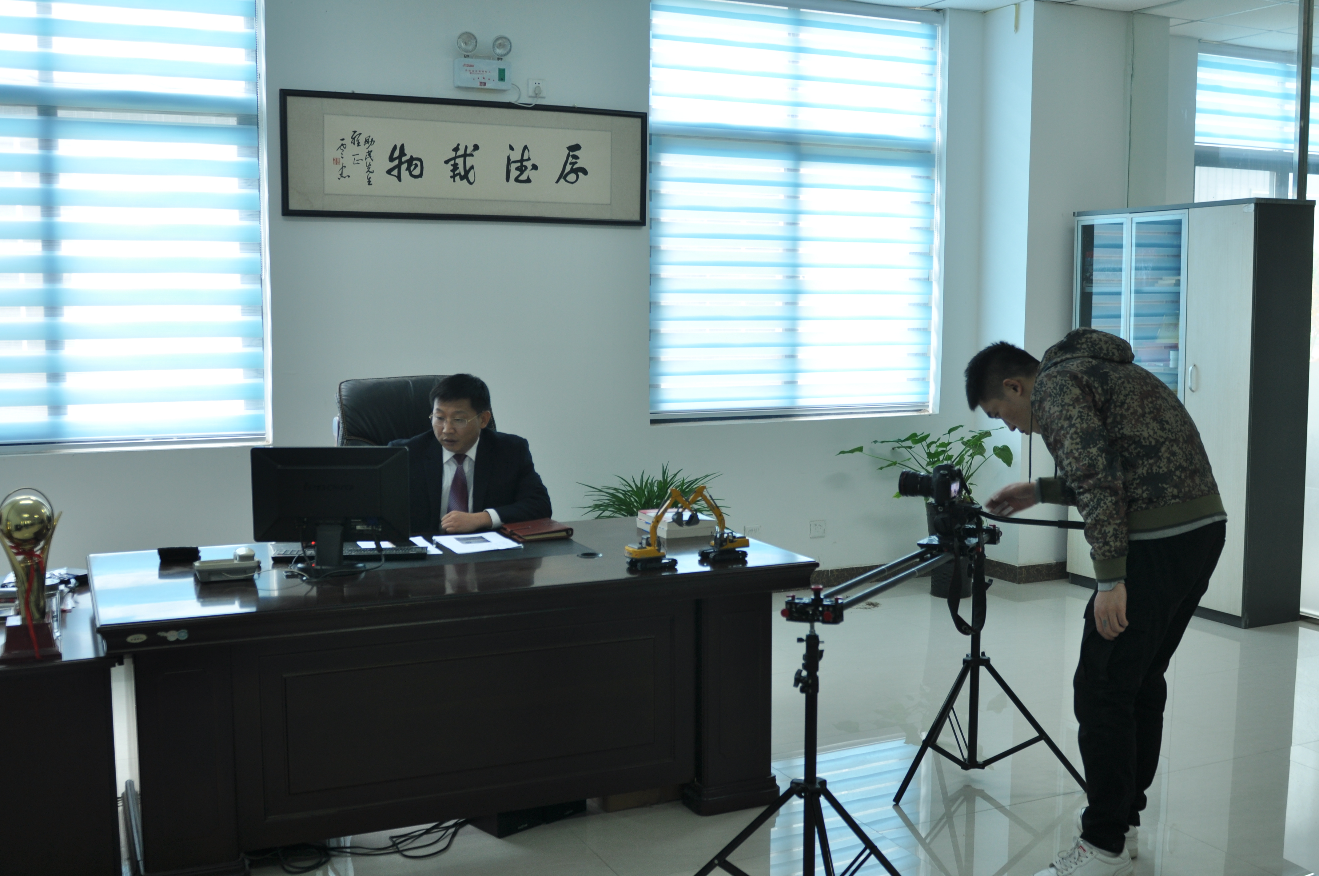 杏彩·电子（中国）官方网站挖掘机销售部