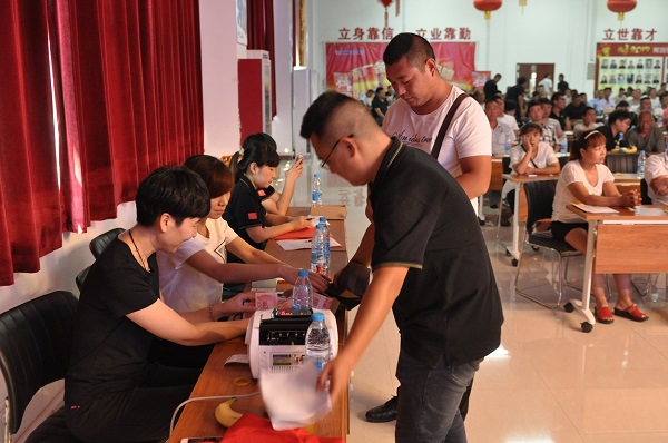 河南天助杏彩·电子（中国）官方网站挖机订货会圆满落幕