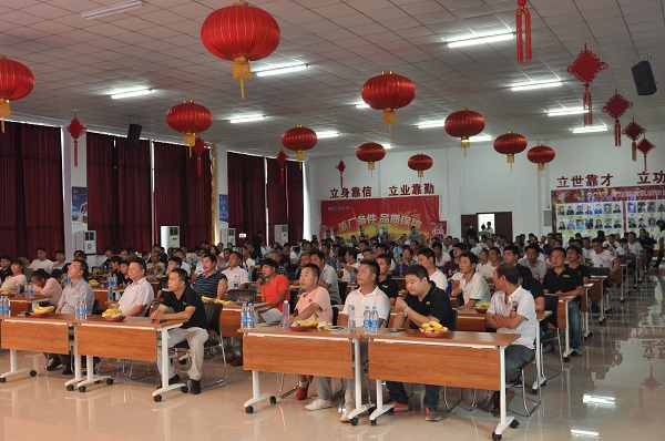 河南天助杏彩·电子（中国）官方网站挖机订货会圆满落幕