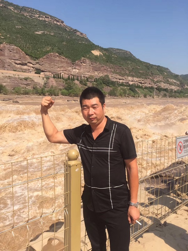 杏彩·电子（中国）官方网站挖机主人王俊杰