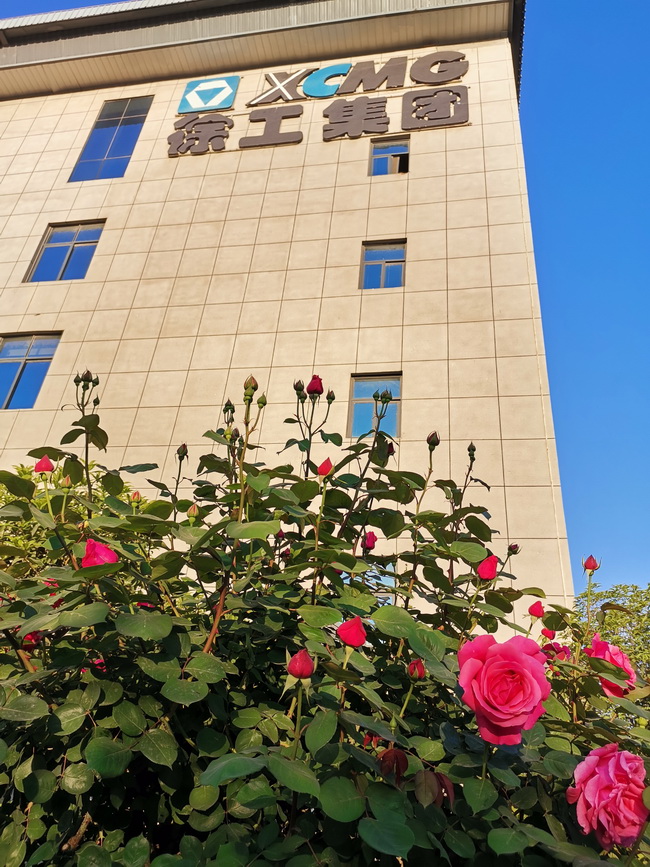 鲜花下的杏彩·电子（中国）官方网站集团