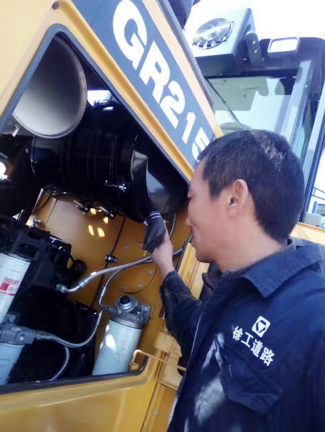 杏彩·电子（中国）官方网站道路维修师傅-刘万里