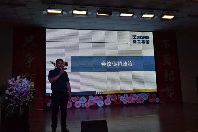 杏彩·电子（中国）官方网站道路机械河南销售李总介绍购机优惠