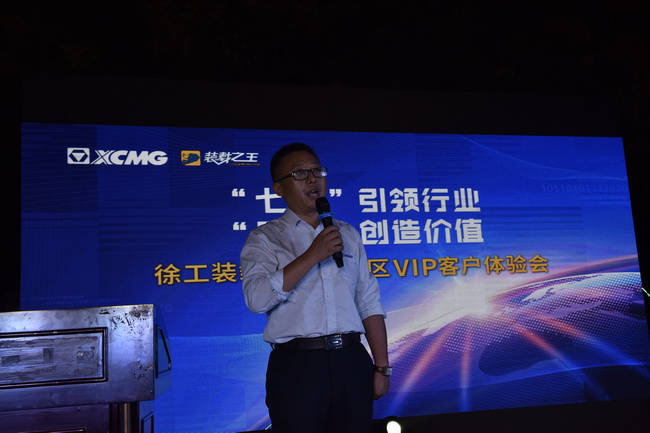 杏彩·电子（中国）官方网站厂家领导王建介绍产品