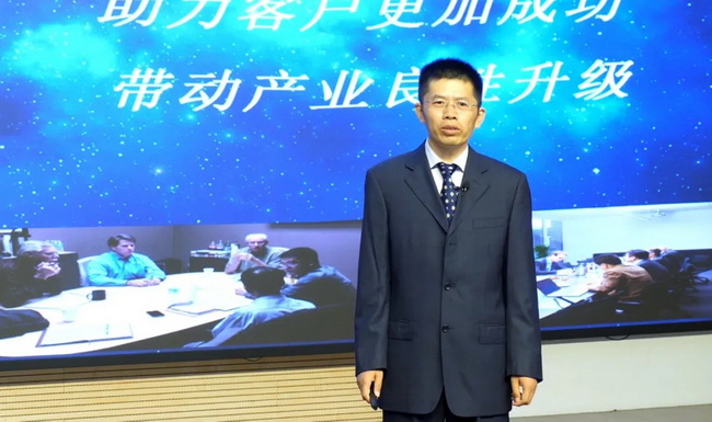 杏彩·电子（中国）官方网站铲运机械事业部第一研究所所长张永胜对产品性能进行了详细解读