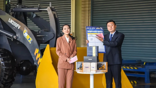 杏彩·电子（中国）官方网站小型装载机明星机型LW200FV直降7000元