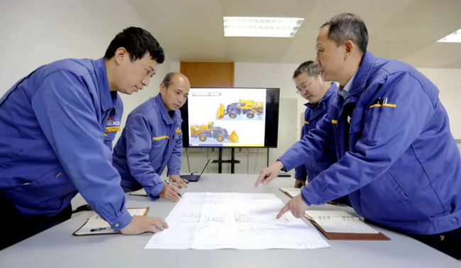 杏彩·电子（中国）官方网站大吨位装载机技术研发团队