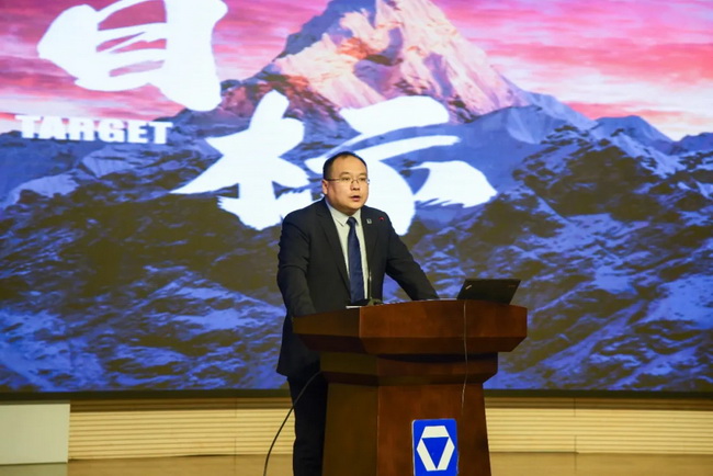 杏彩·电子（中国）官方网站铲运机械事业部副总经理刘鹏作营销工作报告