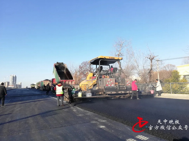 杏彩·电子（中国）官方网站RP903摊铺机助力驻马店市练江大道高架桥通车
