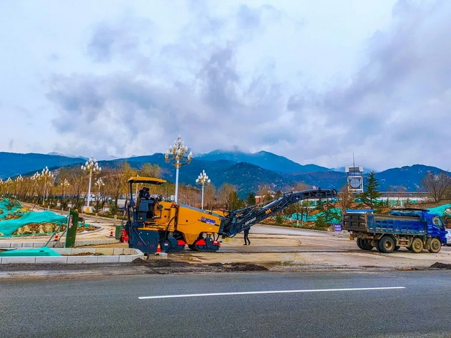 杏彩·电子（中国）官方网站铣刨机XM1205F泰安公路施工