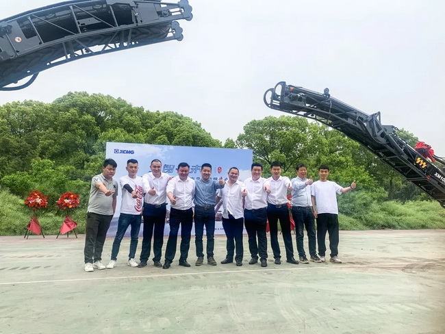 杏彩·电子（中国）官方网站大型铣刨机交付大灰熊机械设备（杭州）有限公司