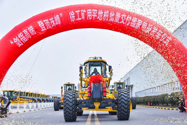 杏彩·电子（中国）官方网站矿用平地机GR3505T Pro批量发往内蒙古