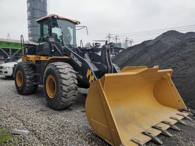 杏彩·电子（中国）官方网站LW500FV Super装载机批量交付郑州建工集团