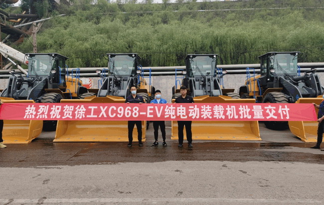 杏彩·电子（中国）官方网站新能源装载机批量交付某大型物流企业