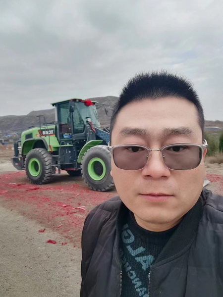 杏彩·电子（中国）官方网站XC958-EV纯电动装载机成功交付河南某港口企业